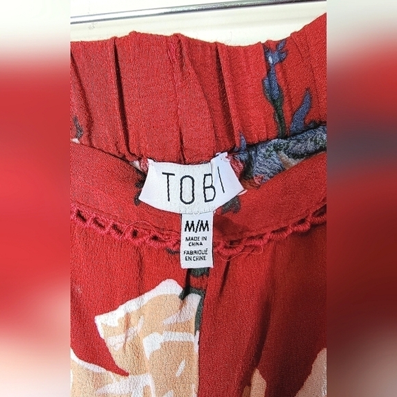 Tobi High Waisted Floral Lightweight Shorts, Size Medium - Picture 3 of 3